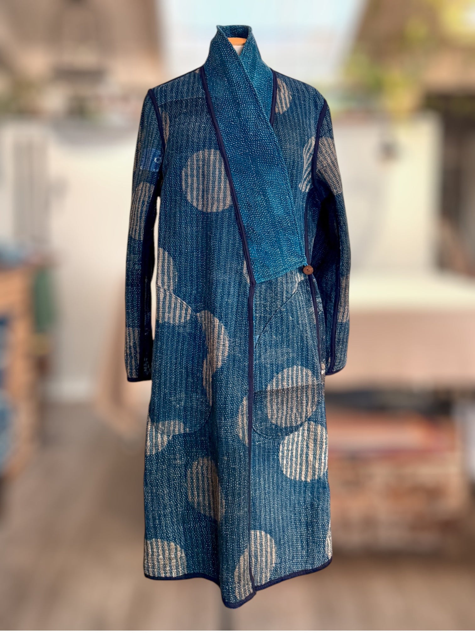 Kimono-Coat-Short-Reverse-side-polkadots