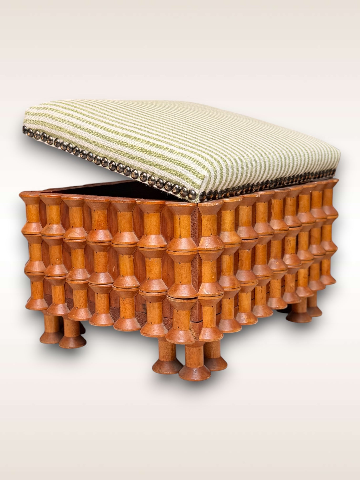 Spool foot stool with hinged top