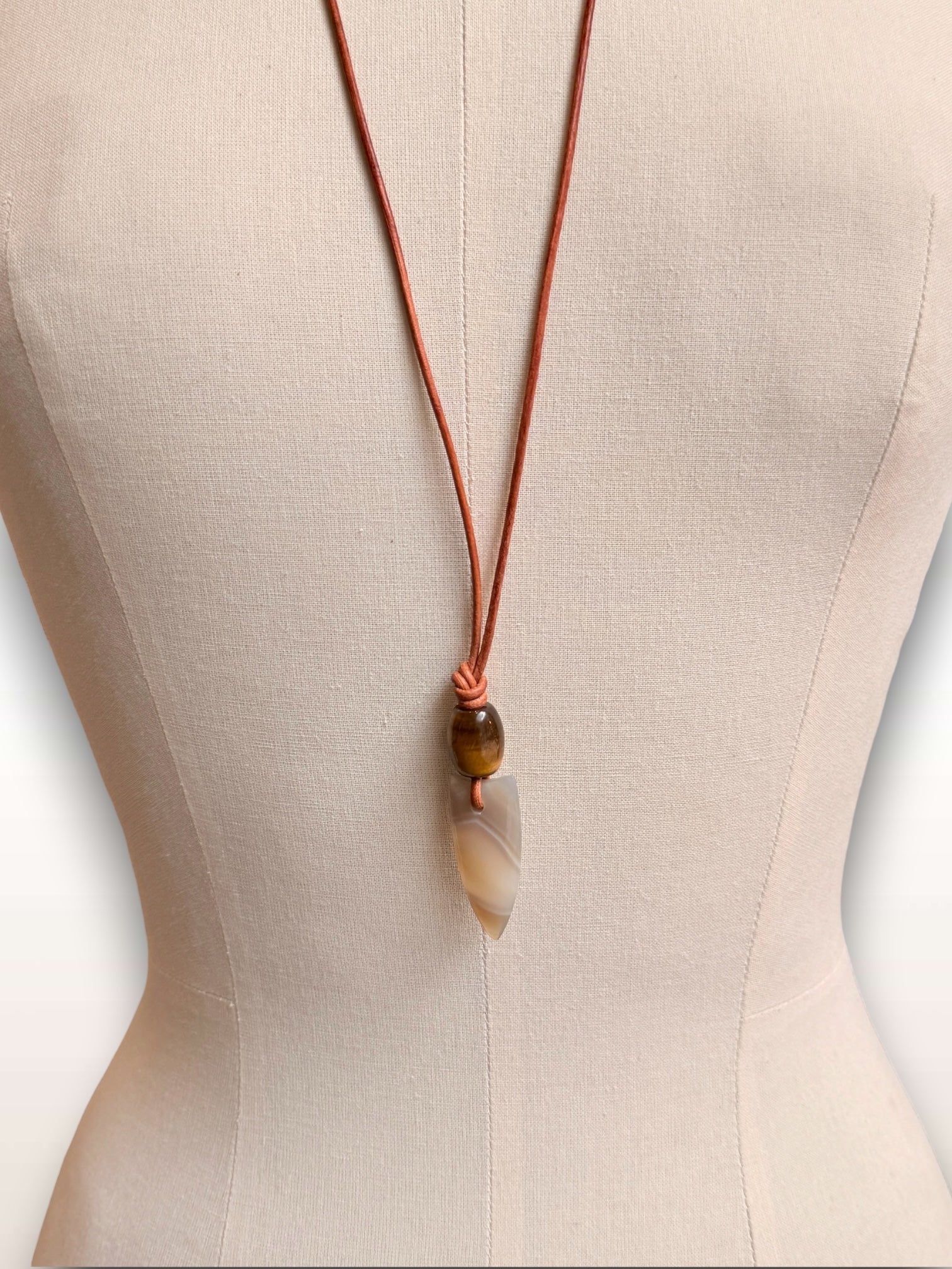 Agate points with tiger's eye bead