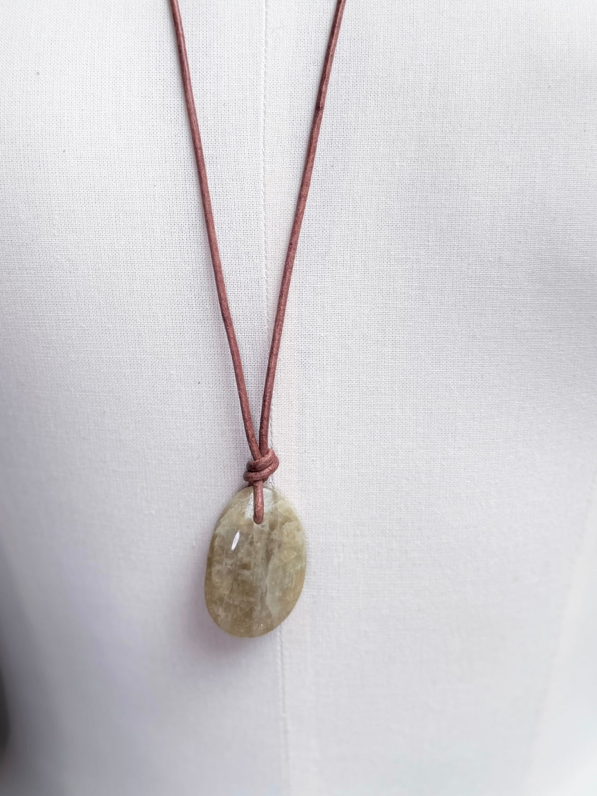 Brown Saphire Necklace B detail