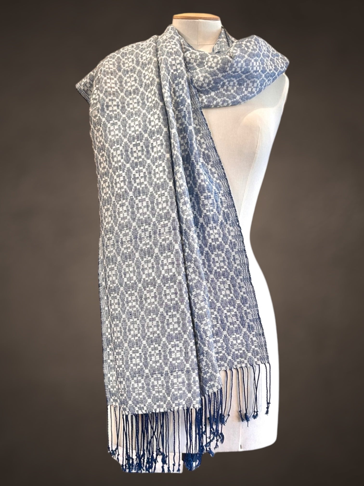 Jacquard cotton shawl indigo/white single flower weave