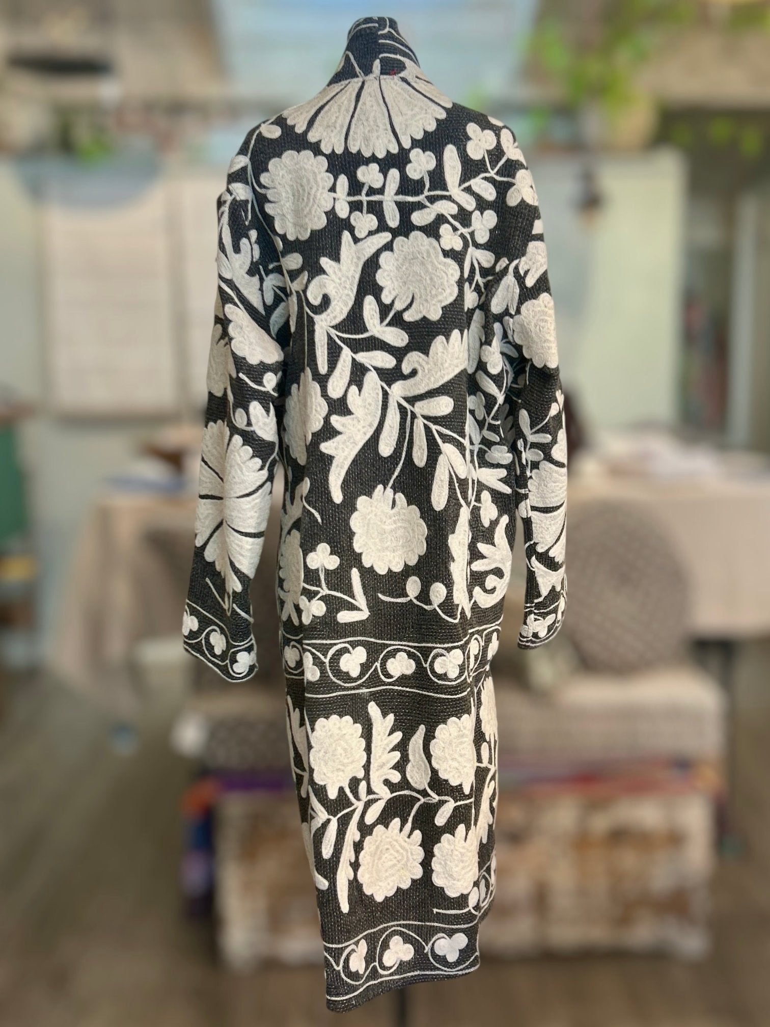 Kimono_coat_Suzani-gray