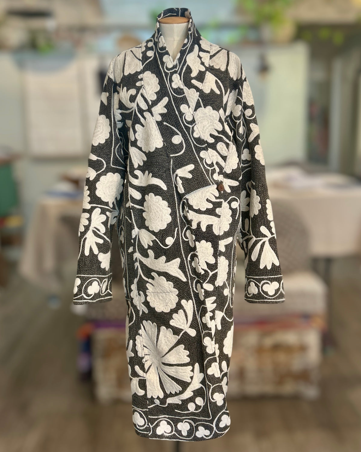 Kimono_coat_suzani_gray