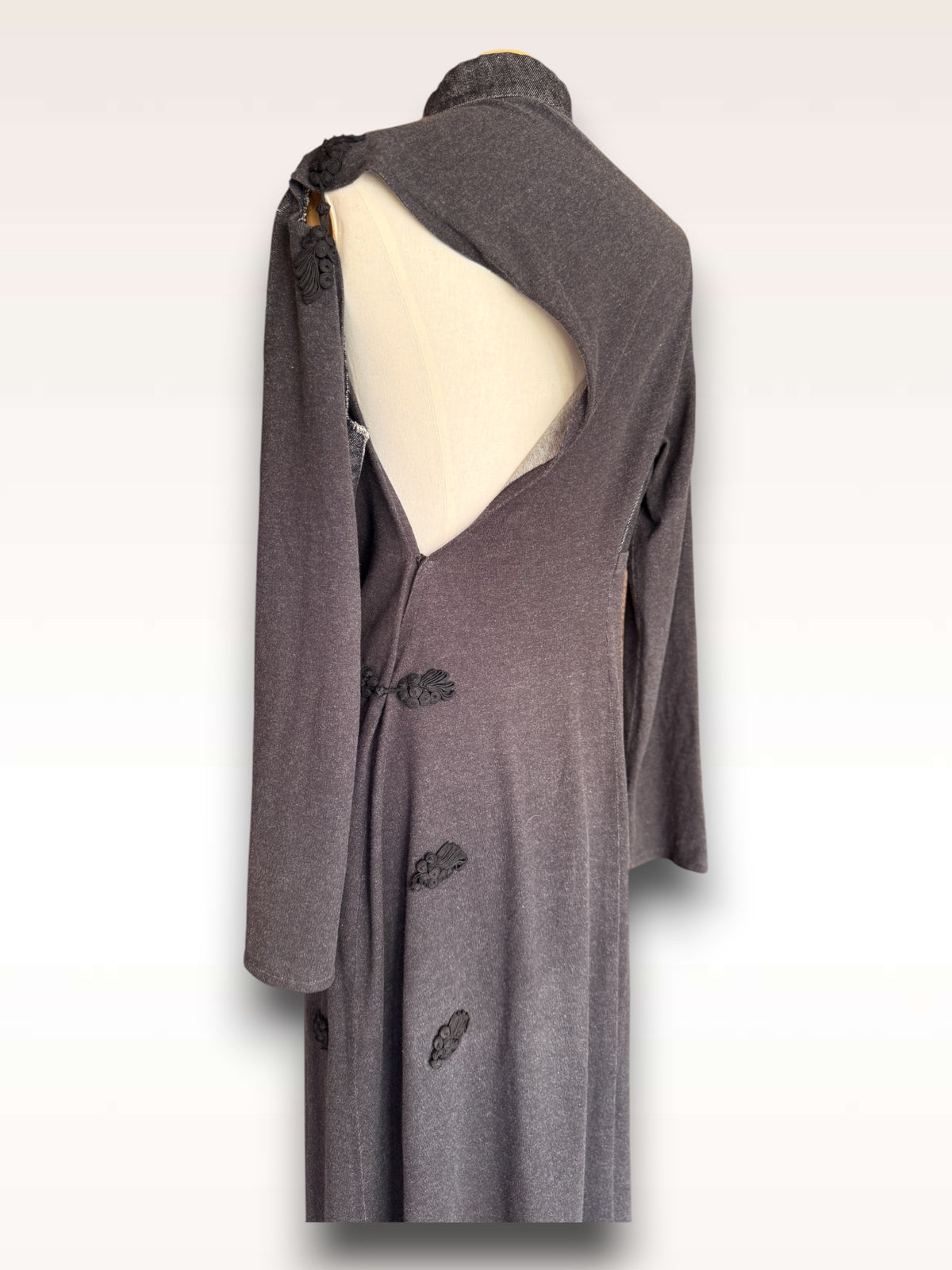 Yohji Yamamoto spring 1994 mandarin collar dress back frogging closure detail