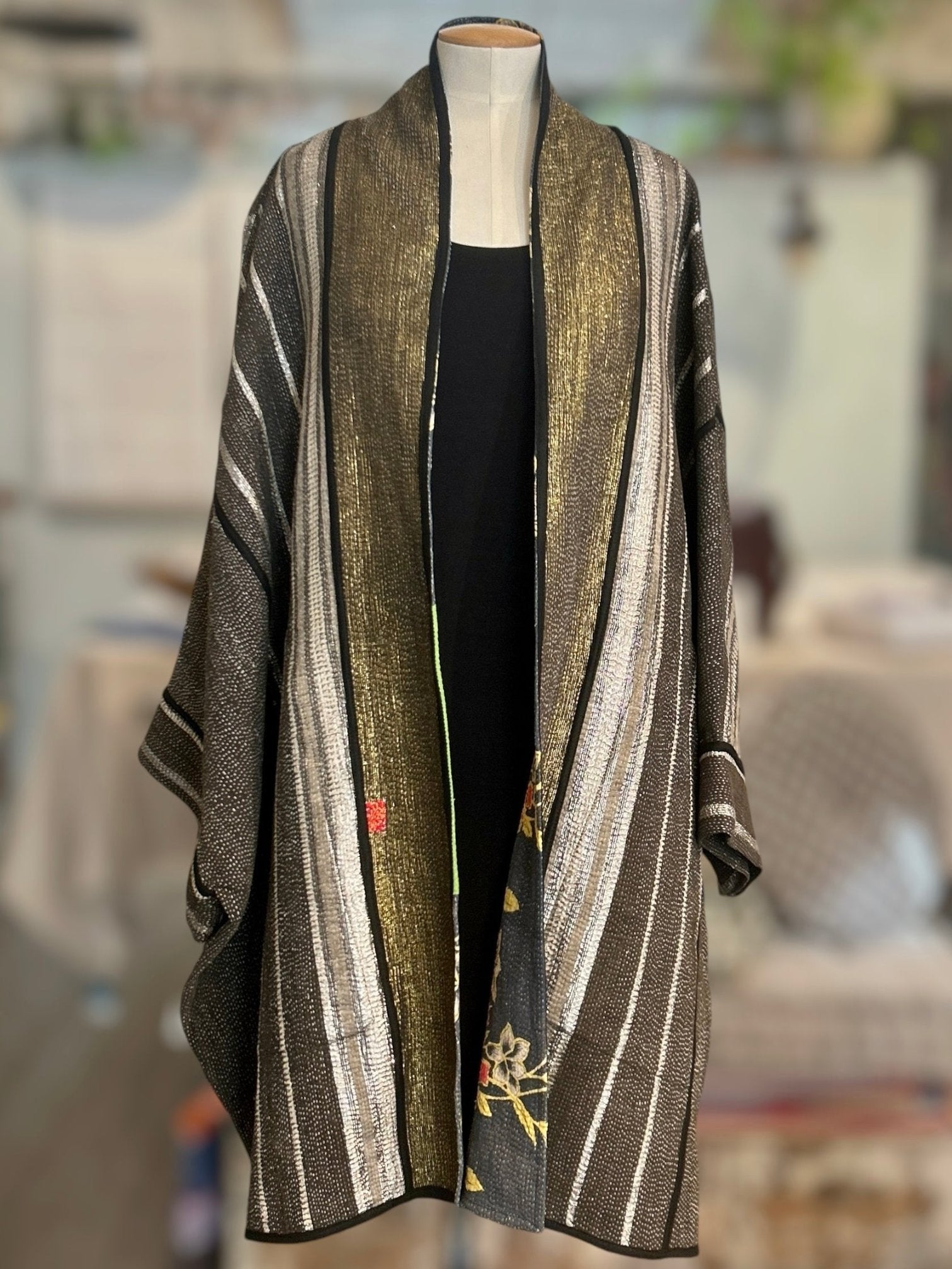 The_fly_jacket_gold_silver_gray