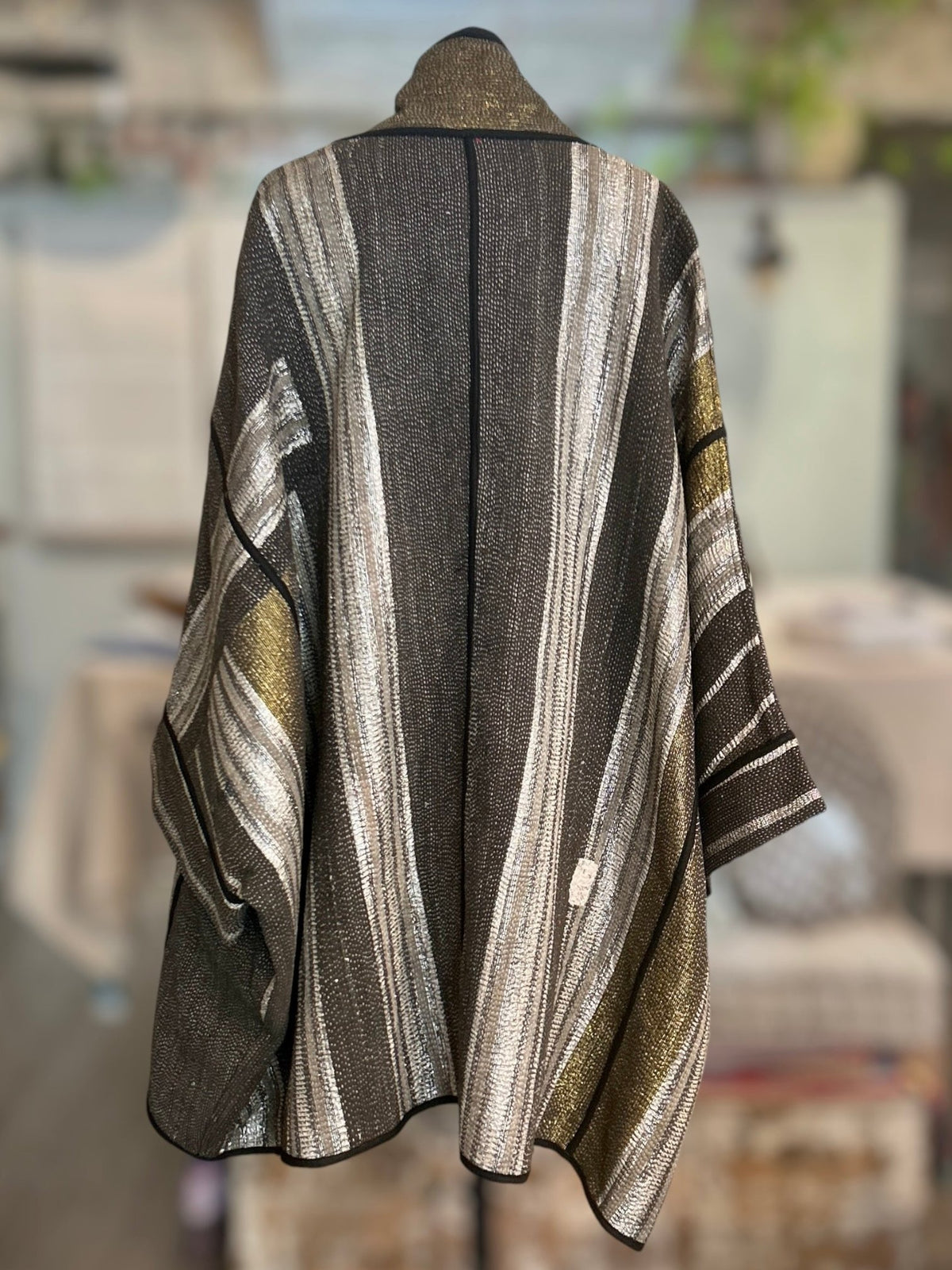 The_fly_jacket_gold_silver_gray_back