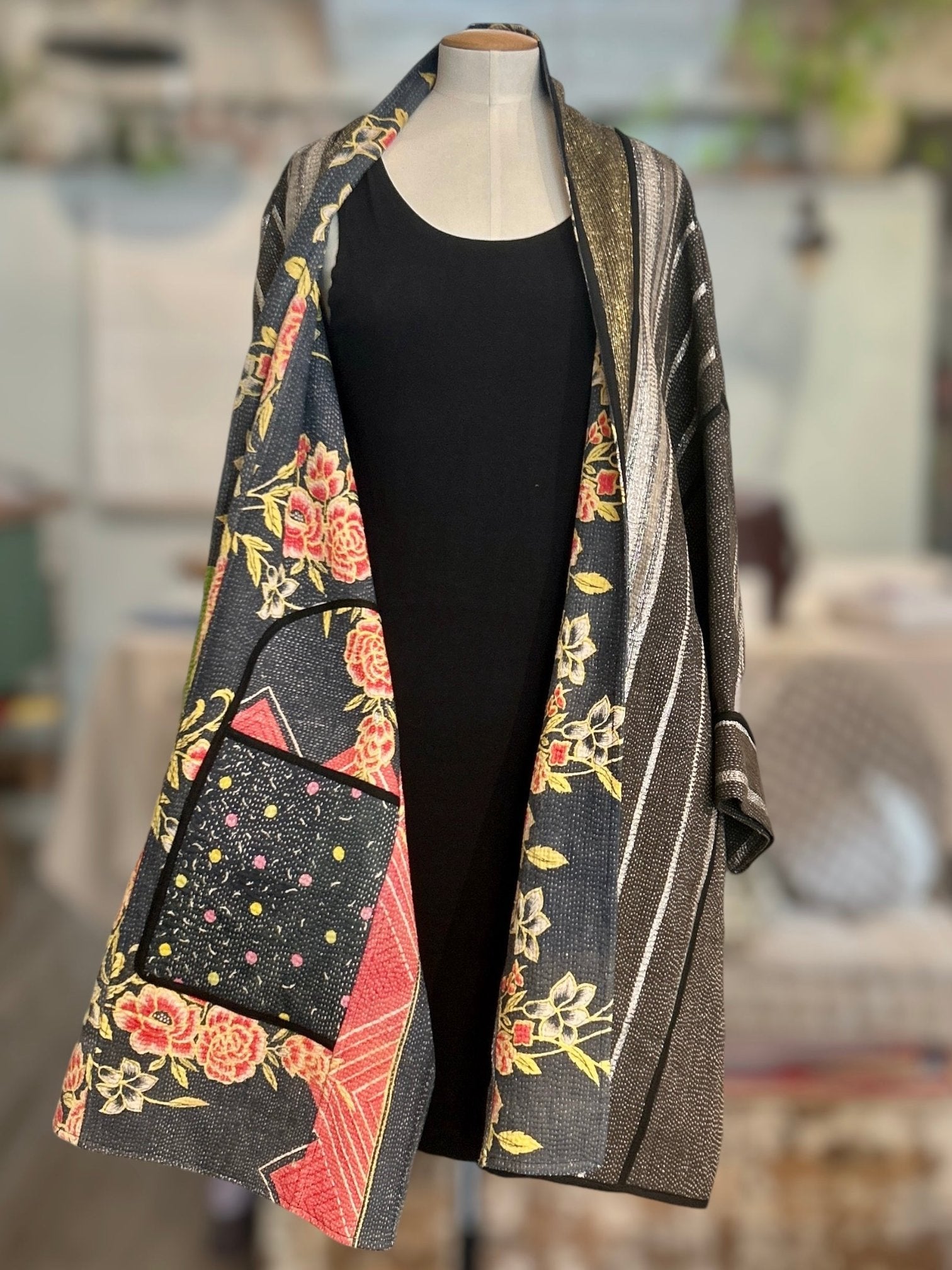 The_fly_jacket_gold_silvver_gray_ reverse