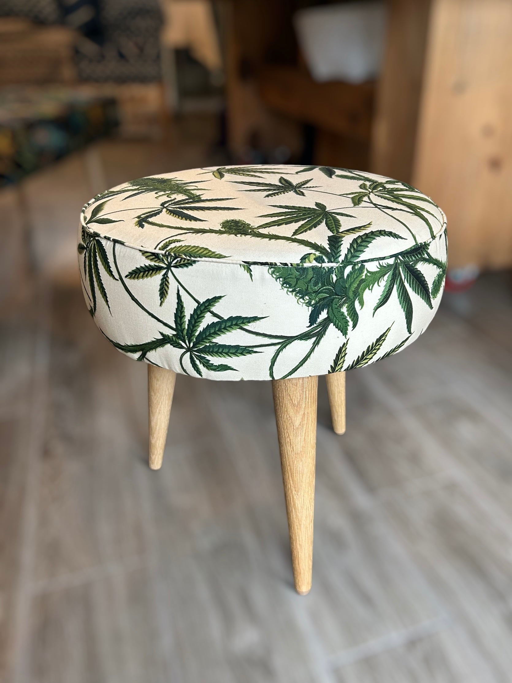 Vanity Stool Cream