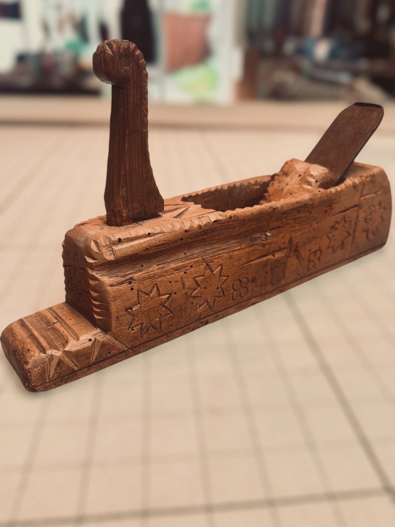 hand_carved_paner_antique